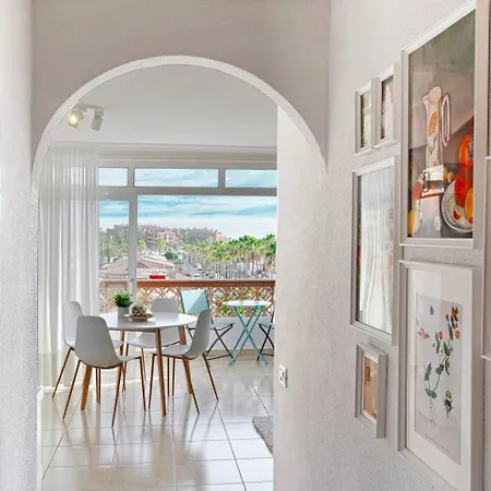 Blue Horizon Apartment *